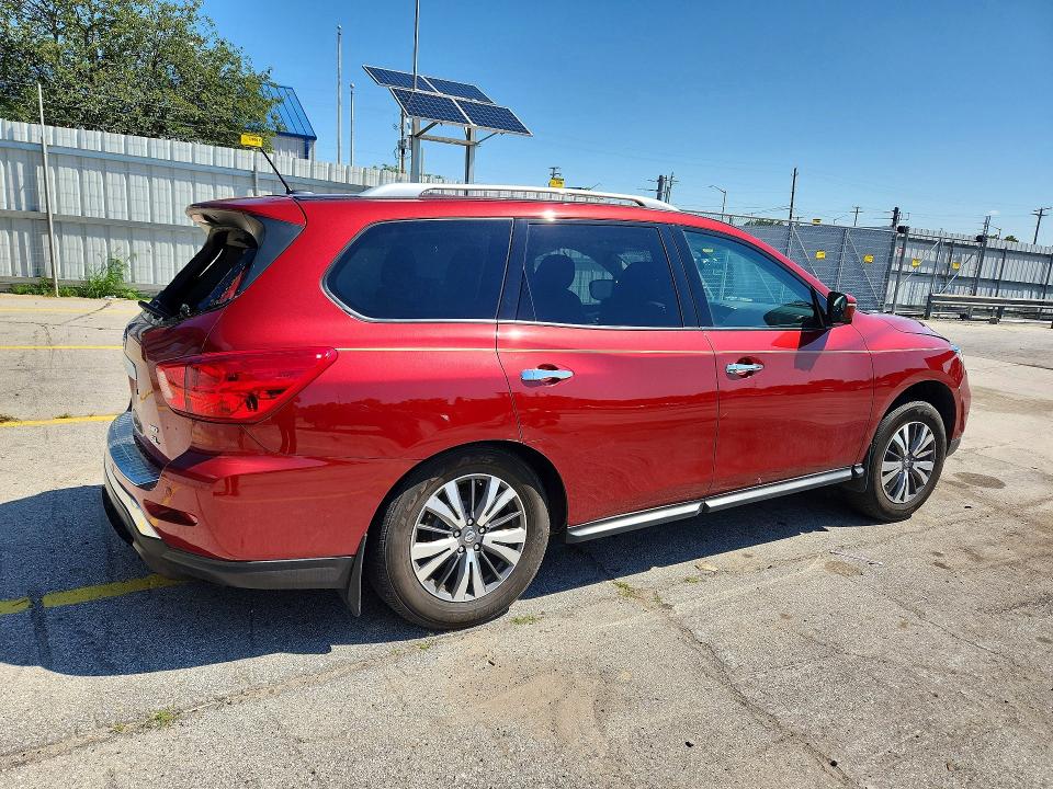 Продажа на аукционе авто 2017 Nissan Pathfinder, vin: 5N1DR2MM0HC633779, номер лота: 63648416