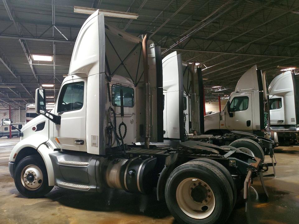 Продаж на аукціоні авто 2018 Peterbilt 579, vin: 1XPBA48XXJD477316, номер лоту: 61967596