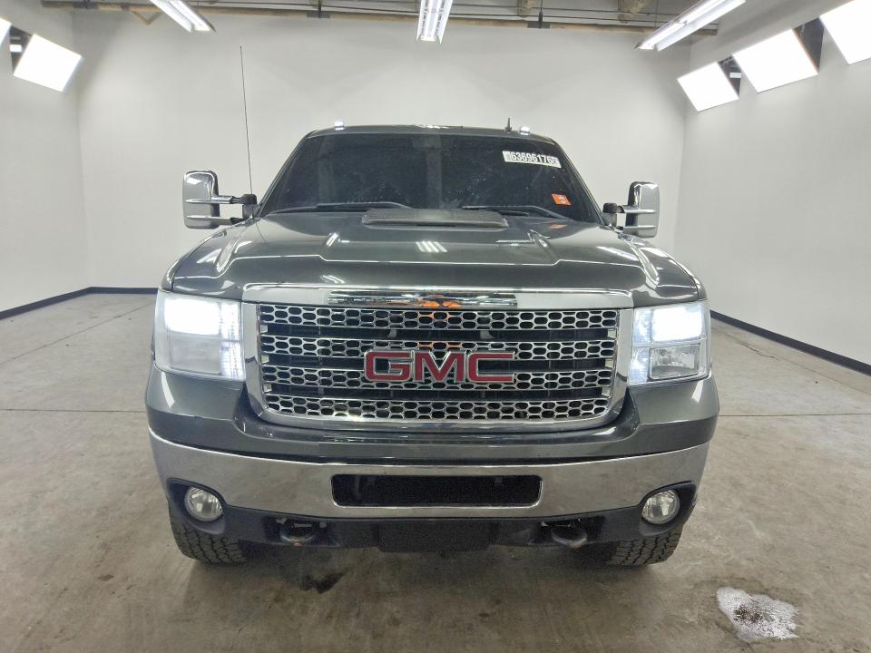 63696176 :رقم المزاد ، 1GT220C82BZ301923 vin ، 2011 Gmc Sierra مزاد بيع