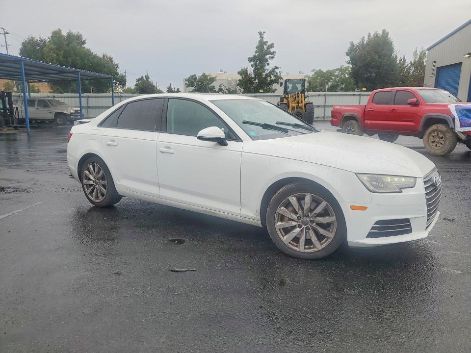 66810406 :رقم المزاد ، WAUGNAF42HN022898 vin ، 2017 Audi A4 مزاد بيع