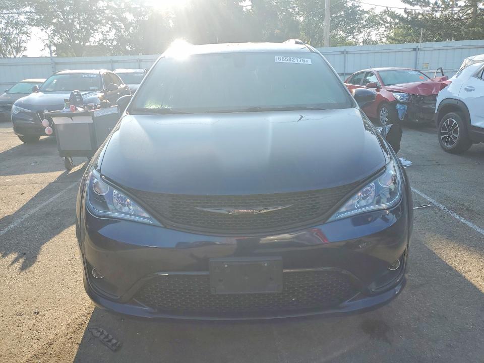 66582176 :رقم المزاد ، 2C4RC1BG3JR364466 vin ، 2018 Chrysler Pacifica مزاد بيع