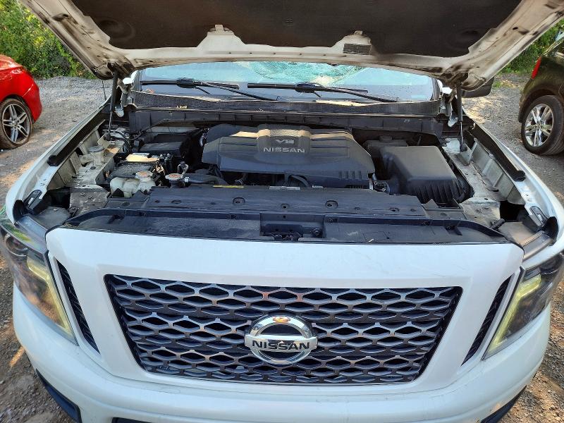63191916 :رقم المزاد ، 1N6AA1E54JN517895 vin ، 2018 Nissan Titan مزاد بيع
