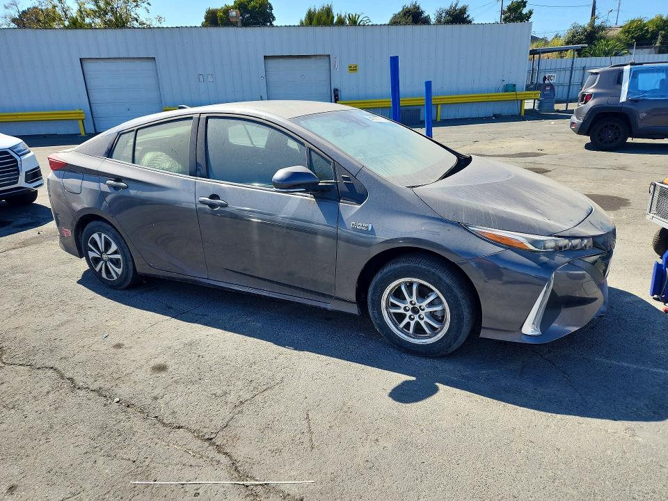 Продаж на аукціоні авто 2017 Toyota Prius Prime, vin: JTDKARFP2H3053906, номер лоту: 64333016