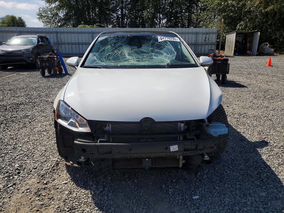 2017 Volkswagen Golf მანქანა იყიდება აუქციონზე, vin: 3VW217AUXHM006829, აუქციონის ნომერი: 64778296