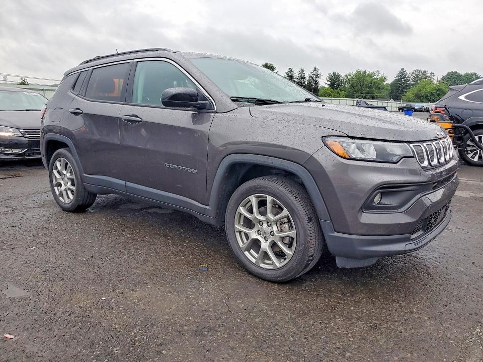 63425986 :رقم المزاد ، 3C4NJDFB8NT112218 vin ، 2022 Jeep Compass مزاد بيع