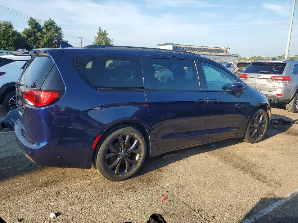 66582176 :رقم المزاد ، 2C4RC1BG3JR364466 vin ، 2018 Chrysler Pacifica مزاد بيع