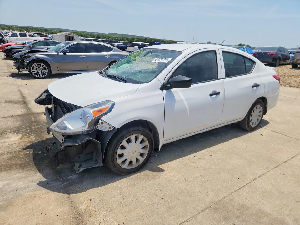 64075756 :رقم المزاد ، 3N1CN7APXJL815798 vin ، 2018 Nissan Versa مزاد بيع
