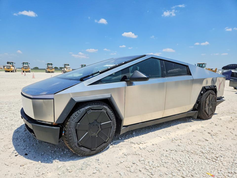 63345326 :رقم المزاد ، 7G2CEHED6SA076023 vin ، 2025 Tesla Cybertruck مزاد بيع