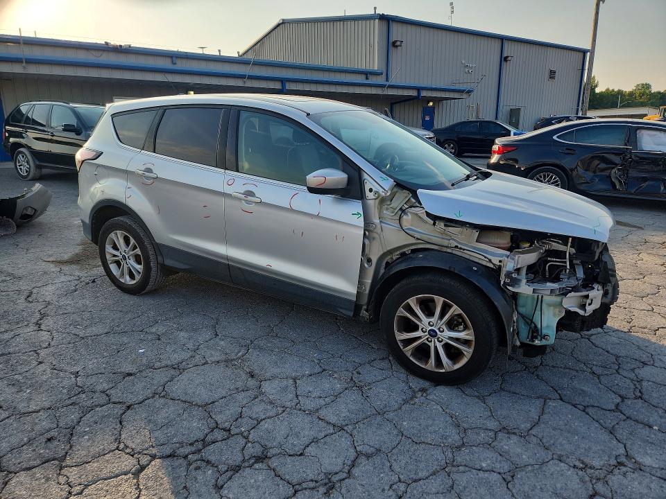 2017 Ford Escape მანქანა იყიდება აუქციონზე, vin: 1FMCU0G9XHUB67214, აუქციონის ნომერი: 66564766