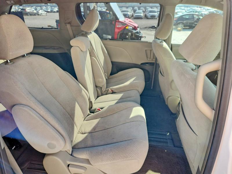 61409906 :رقم المزاد ، 5TDKK3DC9BS146695 vin ، 2011 Toyota Sienna مزاد بيع