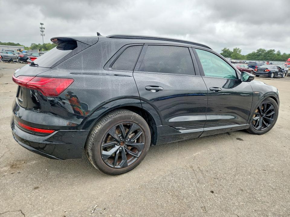 Продажа на аукционе авто 2021 Audi E-tron, vin: WA1LAAGE7MB001541, номер лота: 65941986
