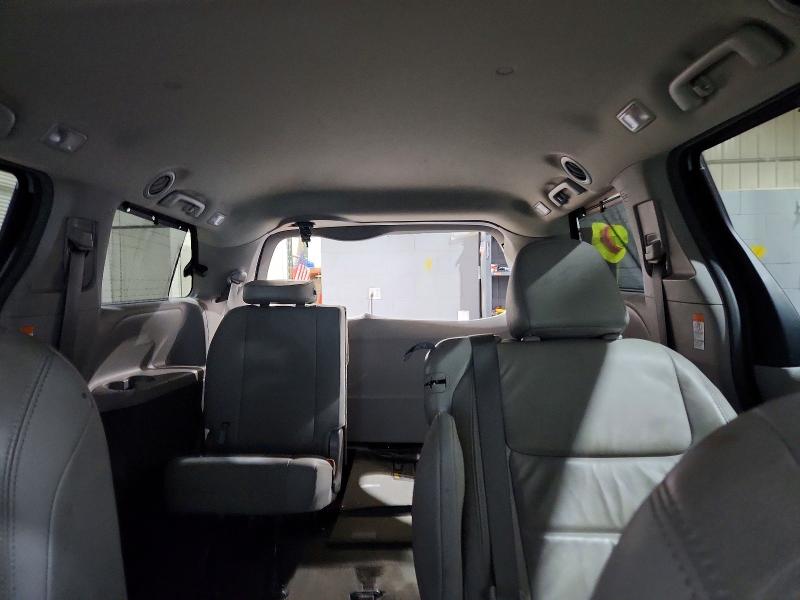 64012076 :رقم المزاد ، 5TDYZ3DC9HS897908 vin ، 2017 Toyota Sienna مزاد بيع