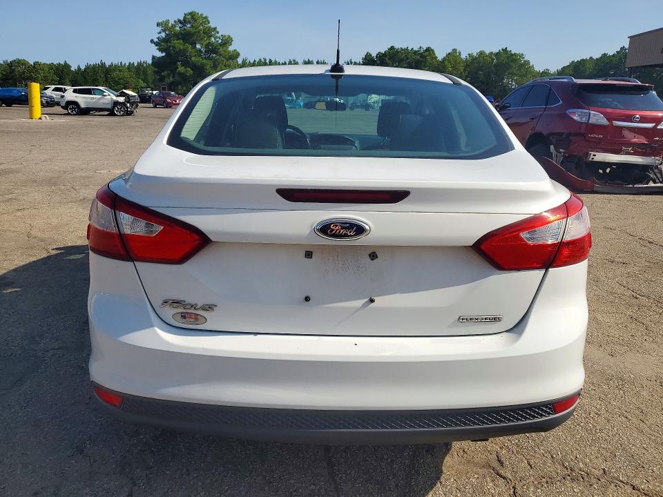 65541026 :رقم المزاد ، 1FADP3E26EL272329 vin ، 2014 Ford Focus مزاد بيع