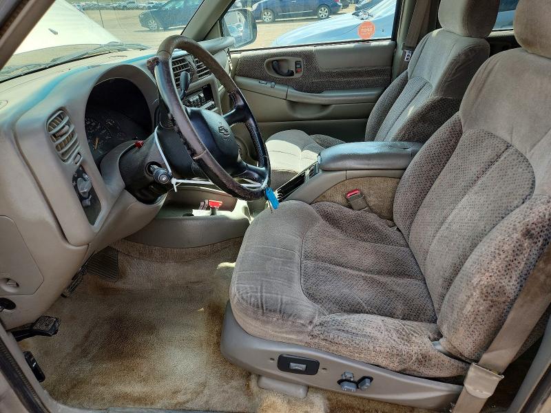 61410606 :رقم المزاد ، 1GNDT13WX12179336 vin ، 2001 Chevrolet Blazer مزاد بيع