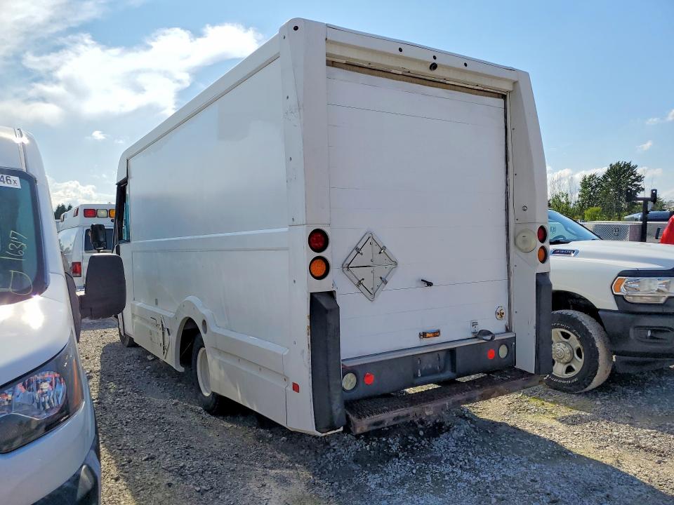 63482866 :رقم المزاد ، JALB4T178J7W00833 vin ، 2018 Isuzu Npr مزاد بيع