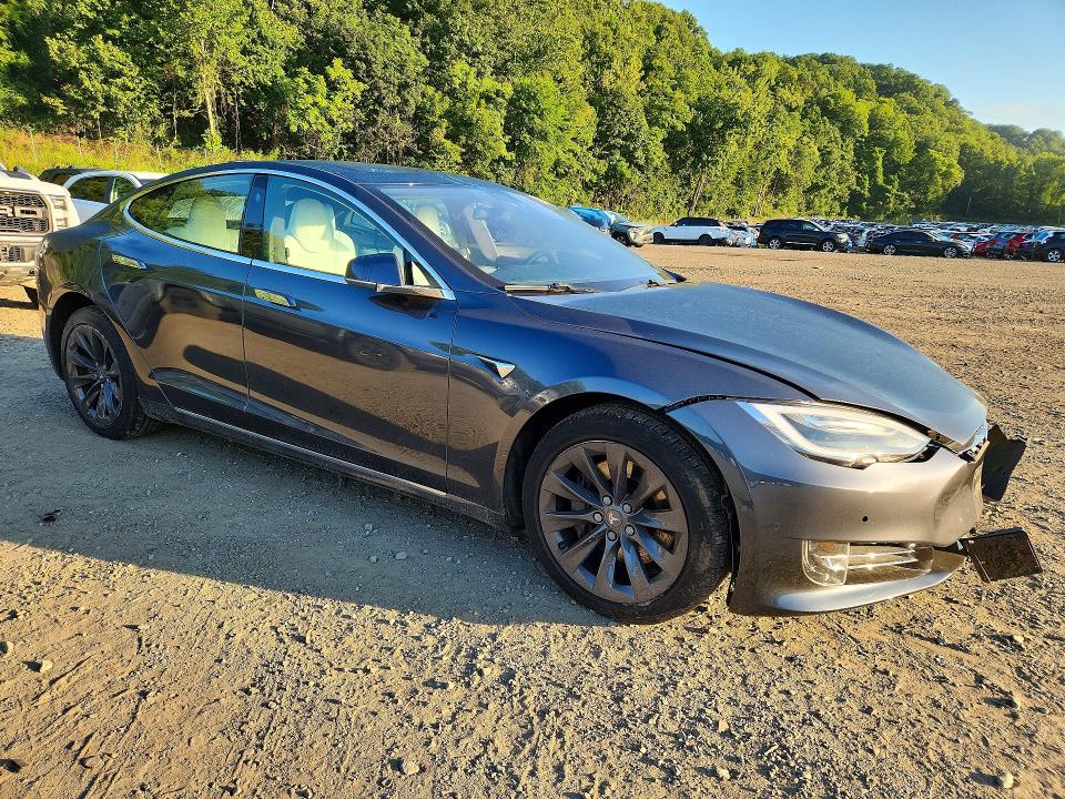 2018 Tesla Model S მანქანა იყიდება აუქციონზე, vin: 5YJSA1E23JF282952, აუქციონის ნომერი: 65183286