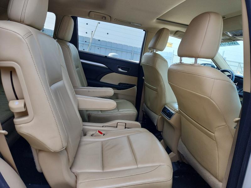 2015 Toyota Highlander მანქანა იყიდება აუქციონზე, vin: 5TDJKRFH0FS215562, აუქციონის ნომერი: 60992756