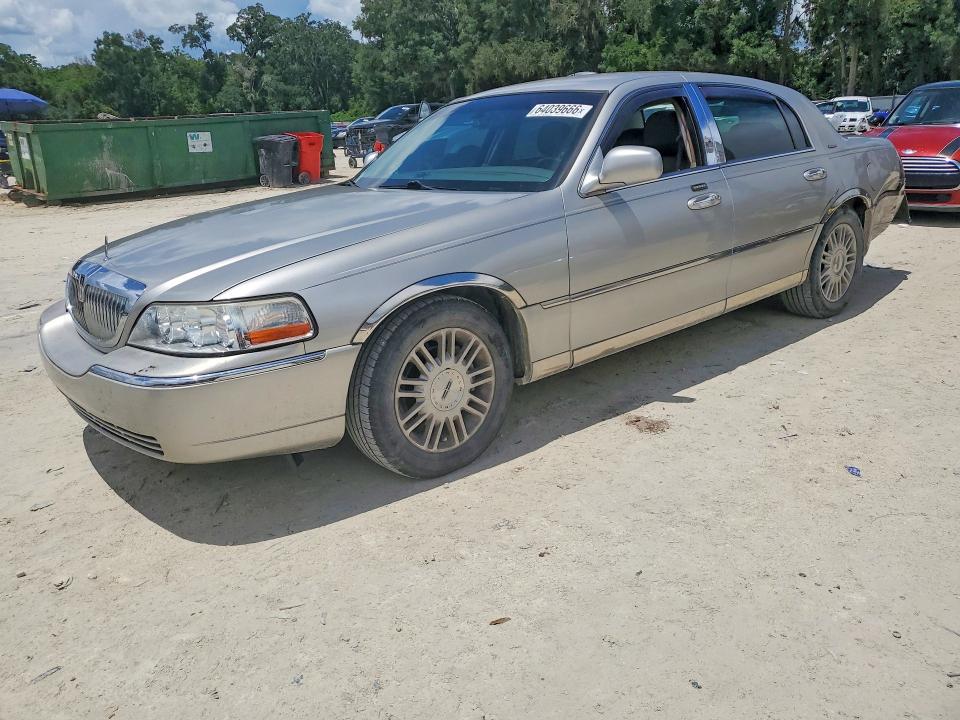64039666 :رقم المزاد ، 1LNHM83W56Y648140 vin ، 2006 Lincoln Town Car مزاد بيع