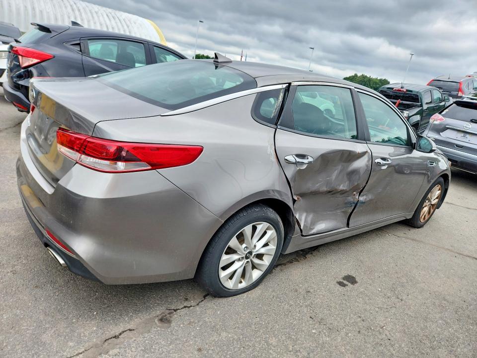 Продаж на аукціоні авто 2017 Kia Optima, vin: 5XXGT4L36HG147047, номер лоту: 64738966