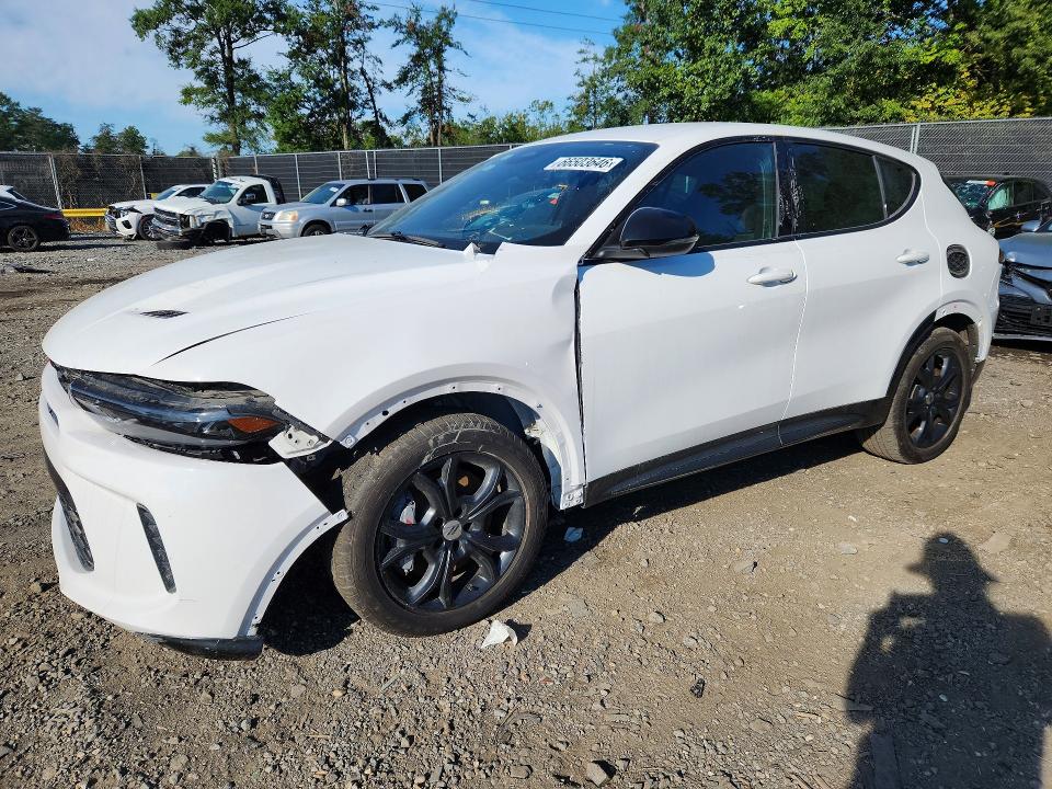 2024 Dodge Hornet მანქანა იყიდება აუქციონზე, vin: ZACPDFCW7R3A31802, აუქციონის ნომერი: 66503646