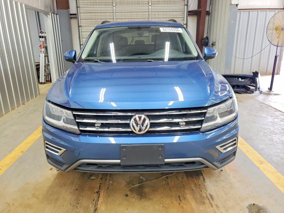 62724356 :رقم المزاد ، 3VV2B7AX8JM192663 vin ، 2018 Volkswagen Tiguan مزاد بيع