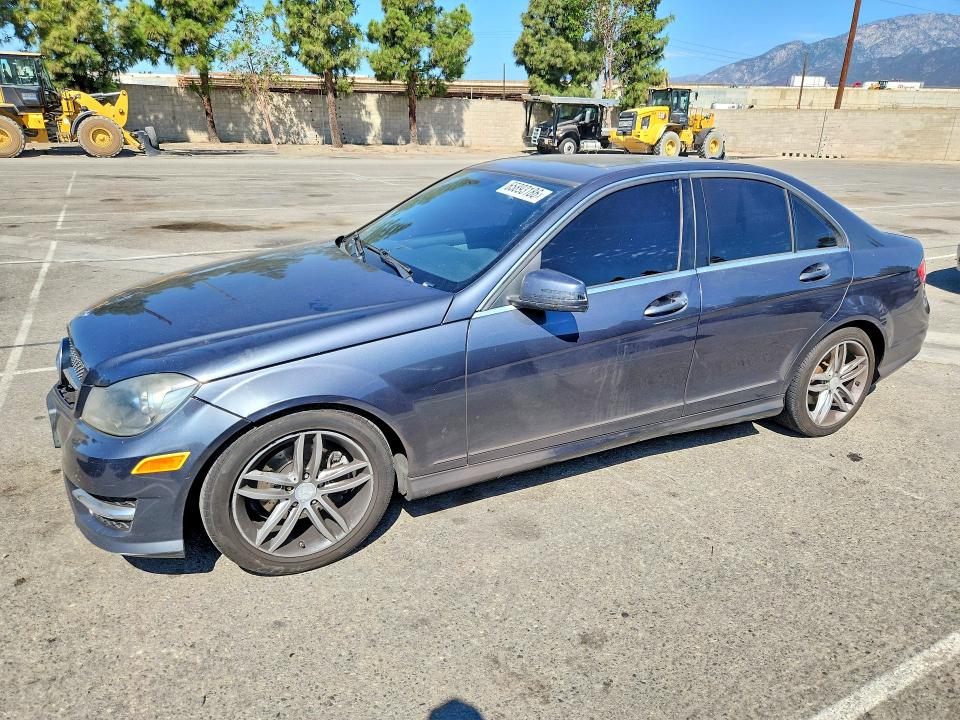 Продажа на аукционе авто 2013 Mercedes-benz C, vin: WDDGF4HB9DA754482, номер лота: 65893186