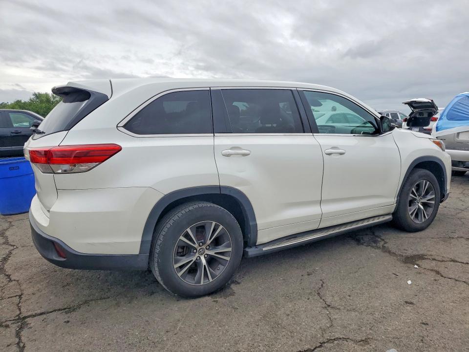 Продажа на аукционе авто 2017 Toyota Highlander, vin: 5TDZARFH1HS029795, номер лота: 63875846