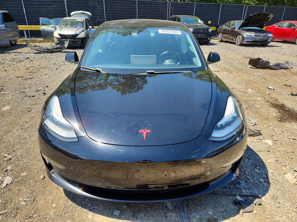 65557026 :رقم المزاد ، 5YJ3E1EB6JF128082 vin ، 2018 Tesla Model 3 مزاد بيع