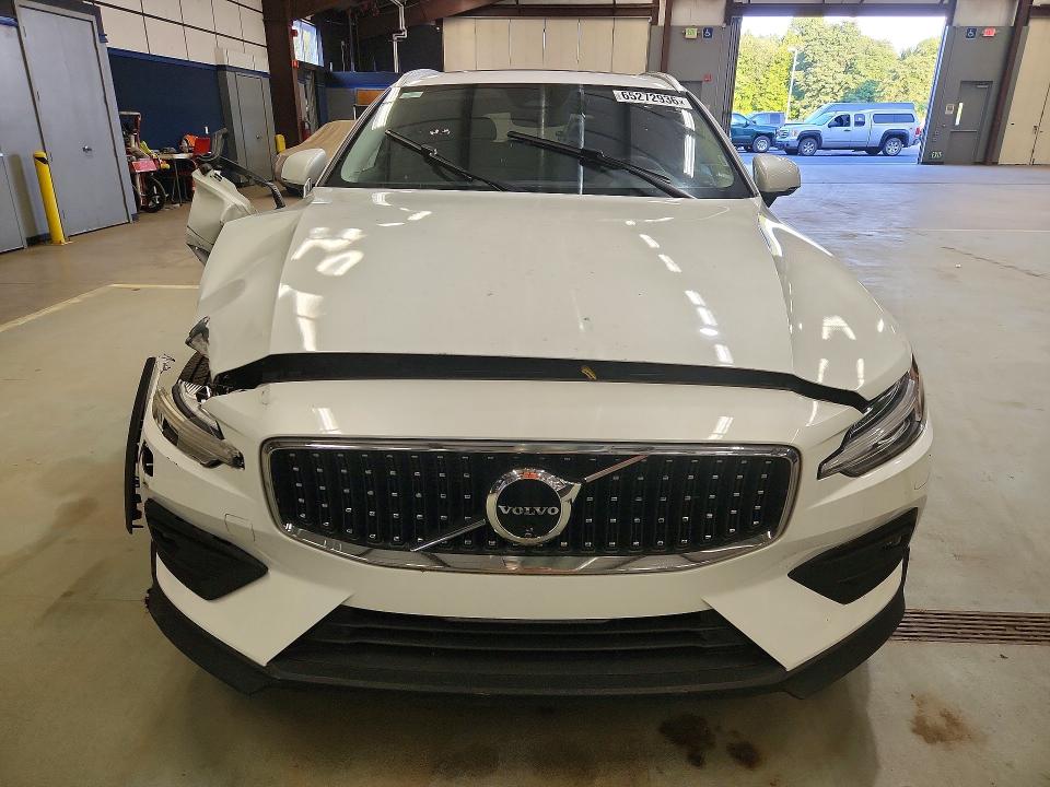Aukcja sprzedaży 2025 Volvo V60 Cross Country, vin: YV4L12WKXS2146229, numer aukcji: 65272936