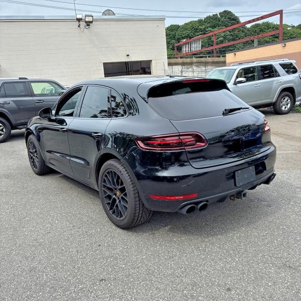 63263356 :رقم المزاد ، WP1AG2A58HLB50534 vin ، 2017 Porsche Macan مزاد بيع
