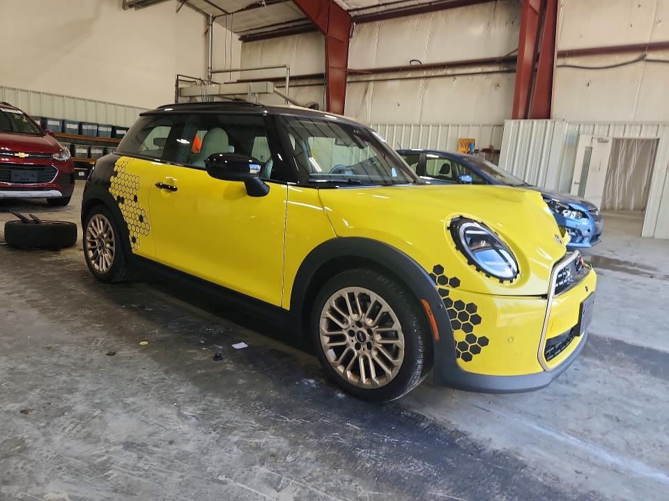 Продаж на аукціоні авто 2025 Mini Cooper, vin: WMW23GD02S2W16290, номер лоту: 65891436