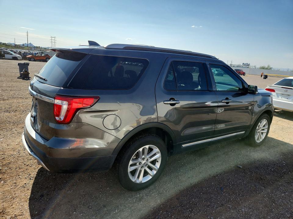 62976826 :رقم المزاد ، 1FM5K7D89HGC13360 vin ، 2017 Ford Explorer مزاد بيع
