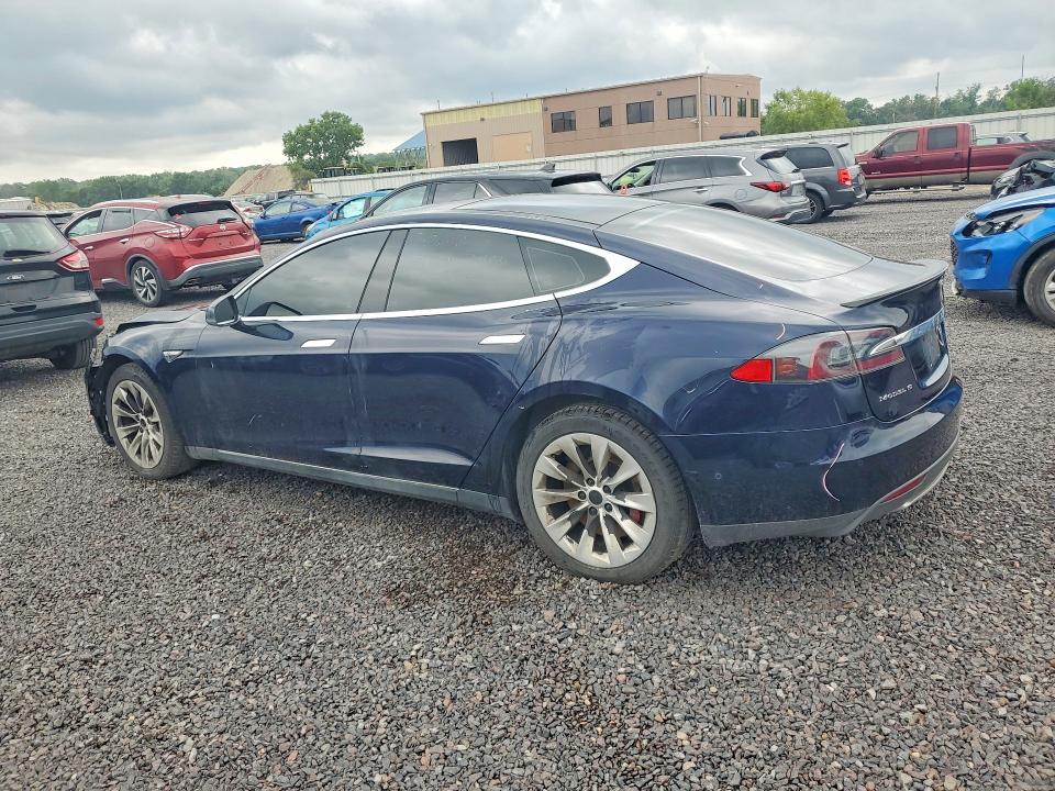 64040696 :رقم المزاد ، 5YJSA1H22FFP69711 vin ، 2015 Tesla Model S مزاد بيع