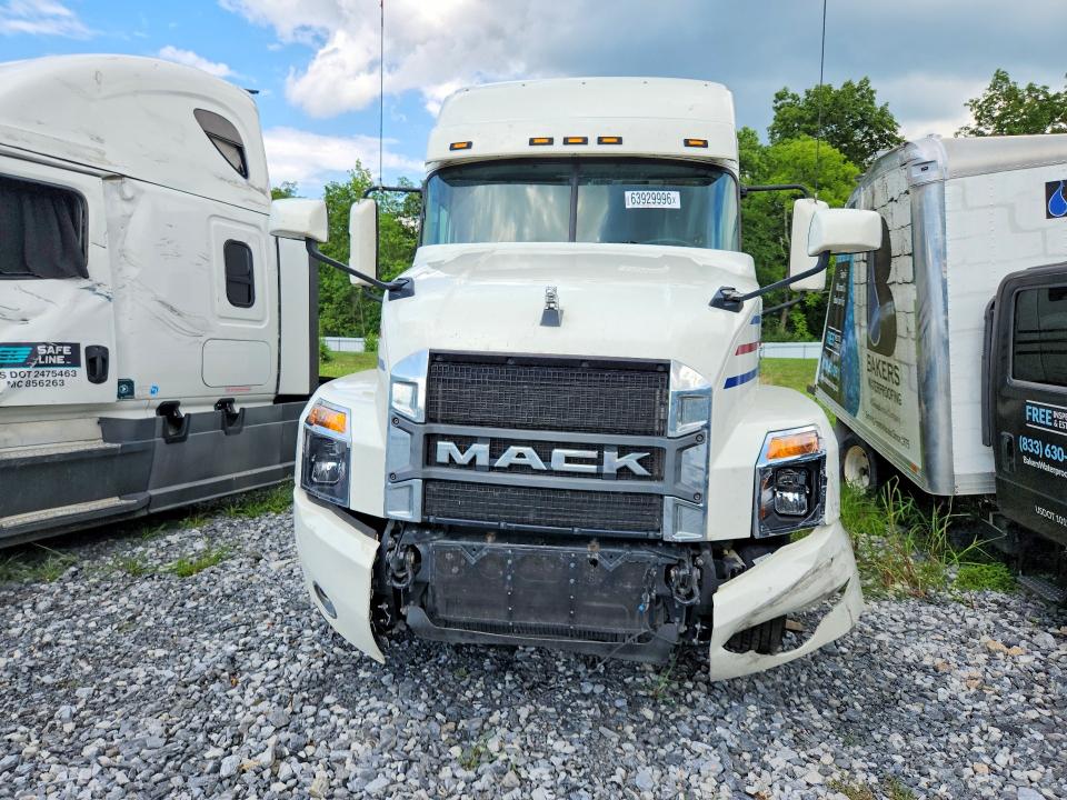 63929996 :رقم المزاد ، 1M1AN4GY7LM014631 vin ، 2020 Mack Anthem مزاد بيع