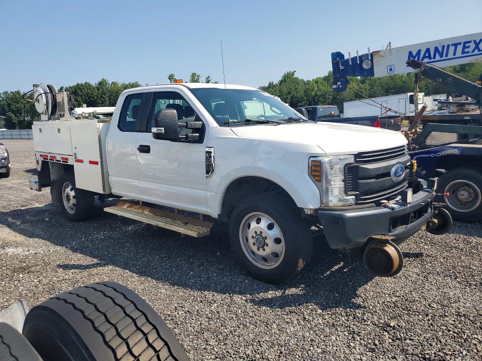 64026326 :رقم المزاد ، 1FD7X3B68KED68280 vin ، 2019 Ford F350 مزاد بيع