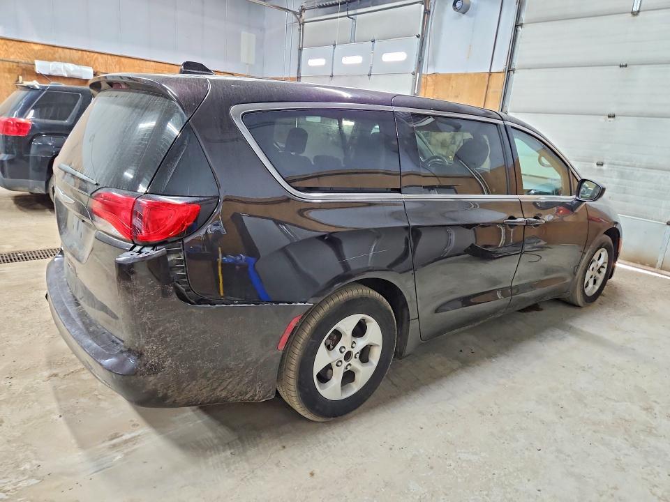 64717846 :رقم المزاد ، 2C4RC1CG3HR665313 vin ، 2017 Chrysler Pacifica مزاد بيع