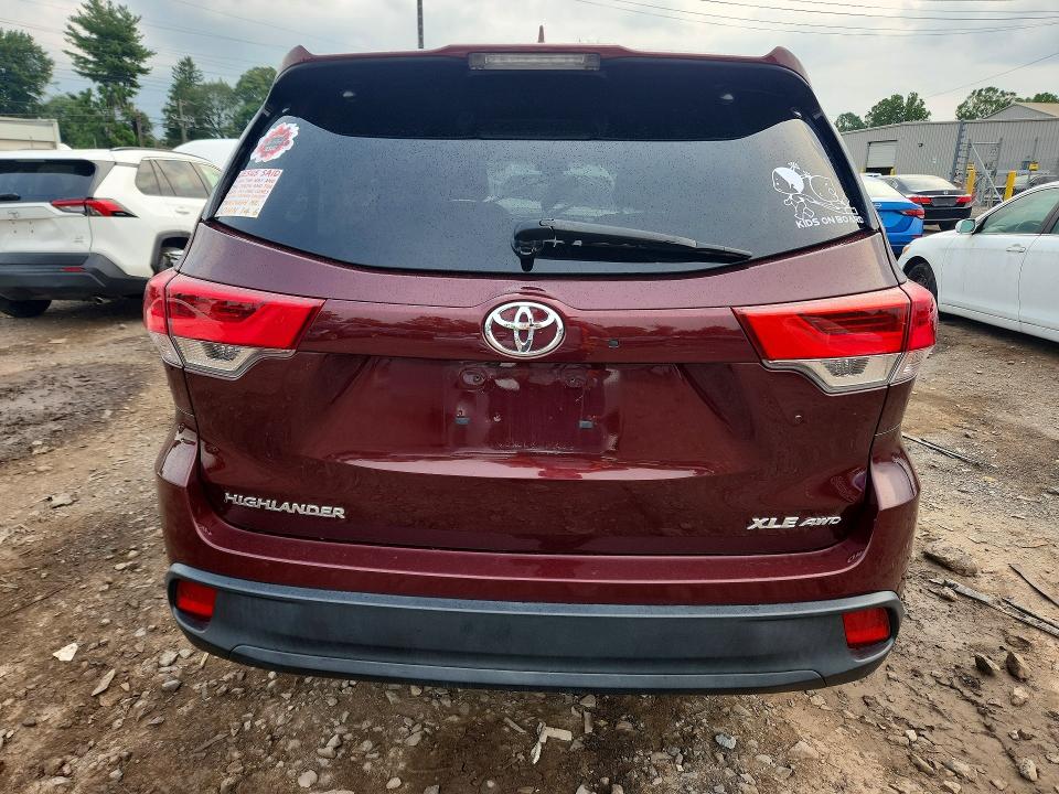 2019 Toyota Highlander მანქანა იყიდება აუქციონზე, vin: 5TDJZRFH1KS705529, აუქციონის ნომერი: 64332636