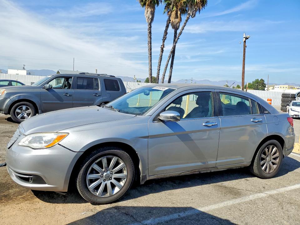 66089396 :رقم المزاد ، 1C3CCBCG2DN573889 vin ، 2013 Chrysler 200 مزاد بيع