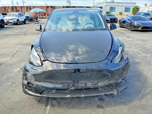 61979016 :رقم المزاد ، 7SAYGDEF9NF393673 vin ، 2022 Tesla Model Y مزاد بيع