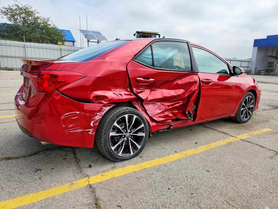 64224296 :رقم المزاد ، 2T1BURHE9HC750516 vin ، 2017 Toyota Corolla مزاد بيع
