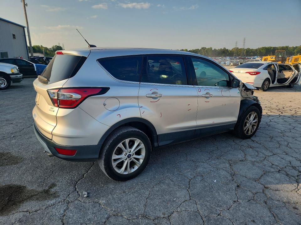 2017 Ford Escape მანქანა იყიდება აუქციონზე, vin: 1FMCU0G9XHUB67214, აუქციონის ნომერი: 66564766