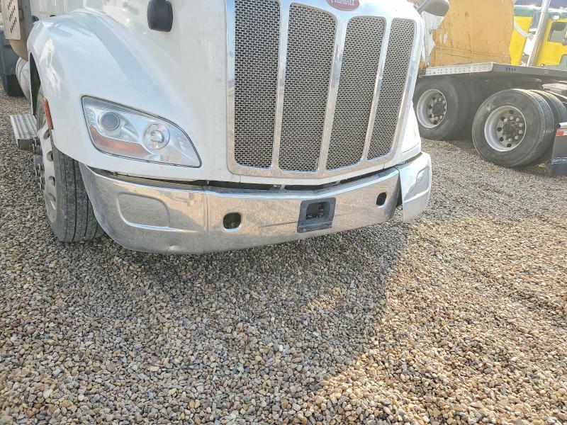Продаж на аукціоні авто 2018 Peterbilt 579, vin: 1XPBDP9X8JD473711, номер лоту: 63661886