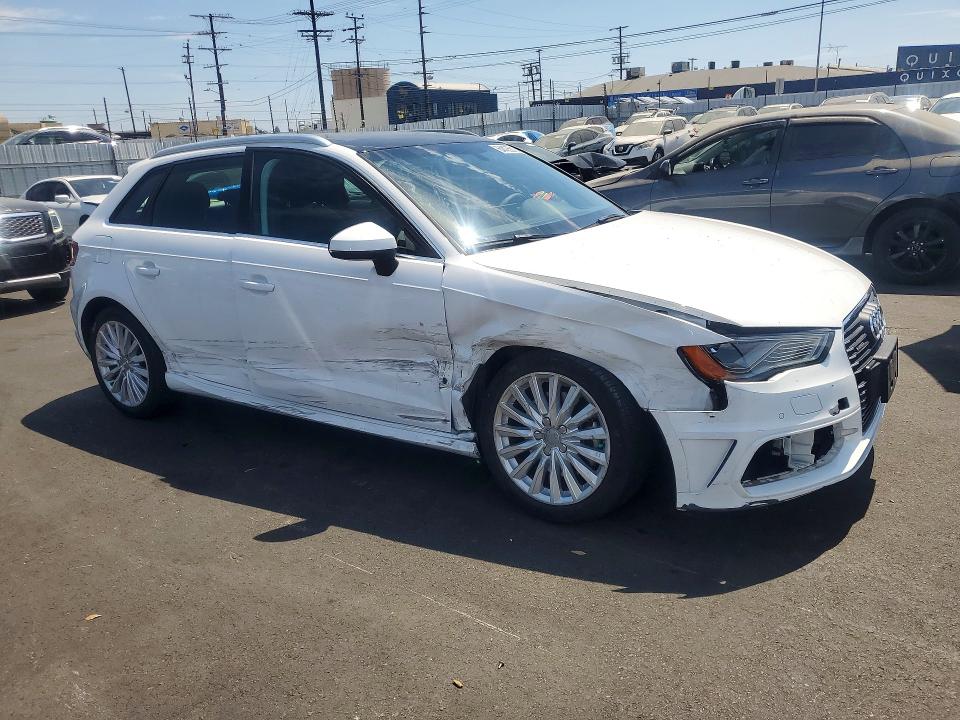 Продаж на аукціоні авто 2016 Audi A3, vin: WAUTPBFF6GA129152, номер лоту: 64405616