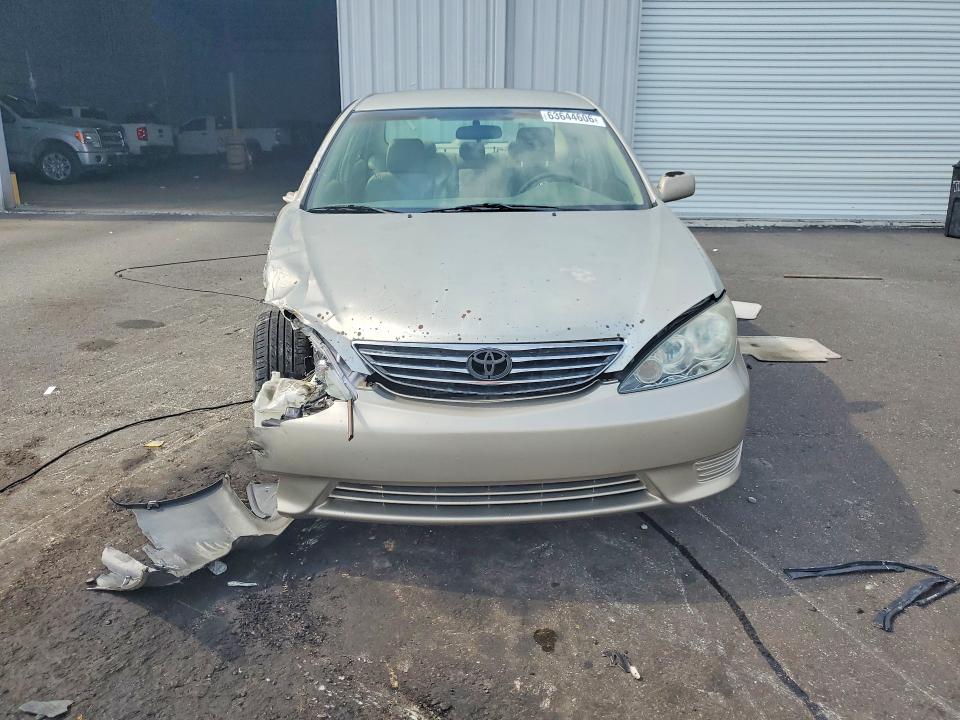 2005 Toyota Camry მანქანა იყიდება აუქციონზე, vin: 4T1BE30KX5U571651, აუქციონის ნომერი: 63644606