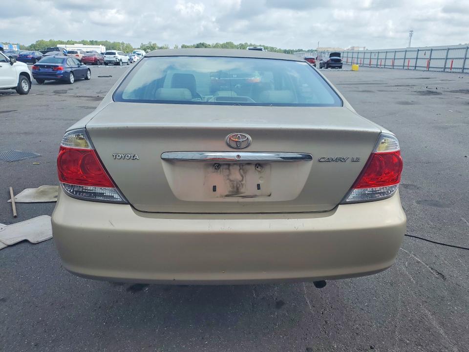 2005 Toyota Camry მანქანა იყიდება აუქციონზე, vin: 4T1BE30KX5U571651, აუქციონის ნომერი: 63644606