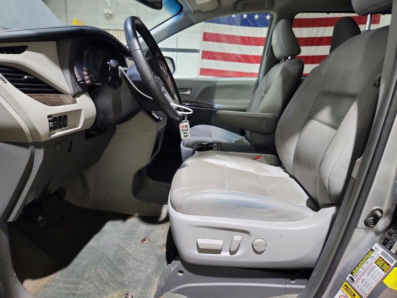 64012076 :رقم المزاد ، 5TDYZ3DC9HS897908 vin ، 2017 Toyota Sienna مزاد بيع