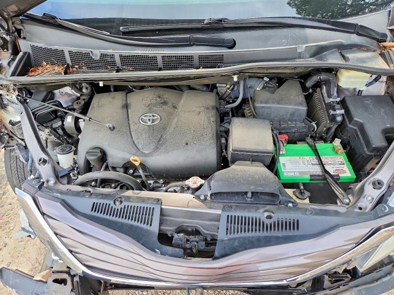 63874986 :رقم المزاد ، 5TDKZ3DC8HS853565 vin ، 2017 Toyota Sienna مزاد بيع