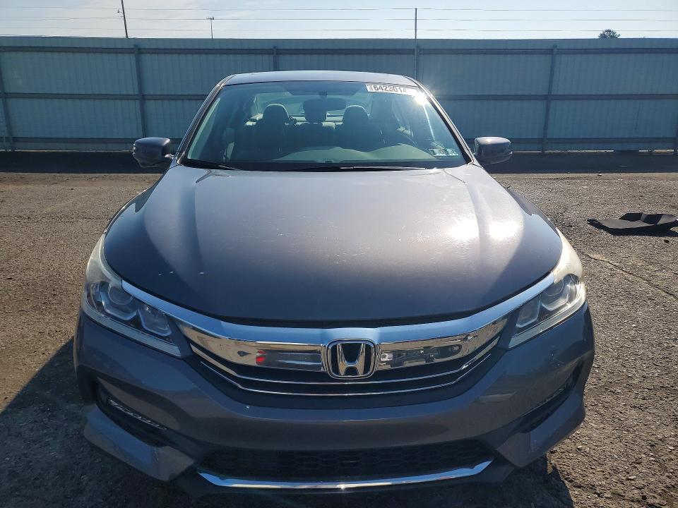 2017 Honda Accord მანქანა იყიდება აუქციონზე, vin: 1HGCR2F71HA232195, აუქციონის ნომერი: 64230146
