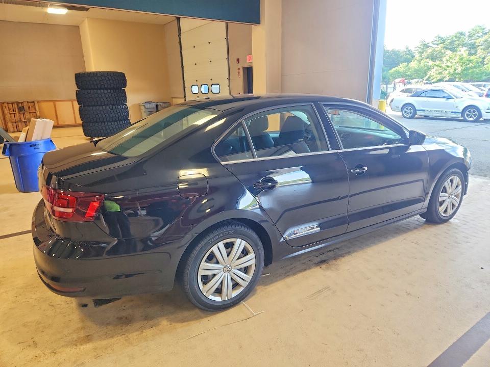 63025156 :رقم المزاد ، 3VW2B7AJ9HM395868 vin ، 2017 Volkswagen Jetta مزاد بيع