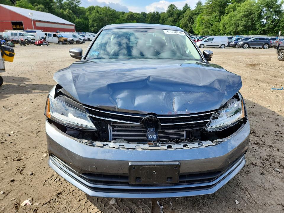 63098716 :رقم المزاد ، 3VWDB7AJ0HM315818 vin ، 2017 Volkswagen Jetta مزاد بيع